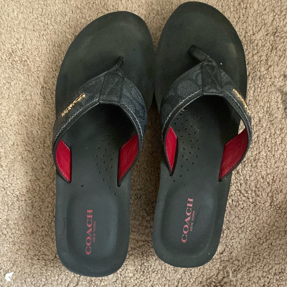 Coach size 7.  Runs small. I’m a size 6.5 and it fits perfectly
